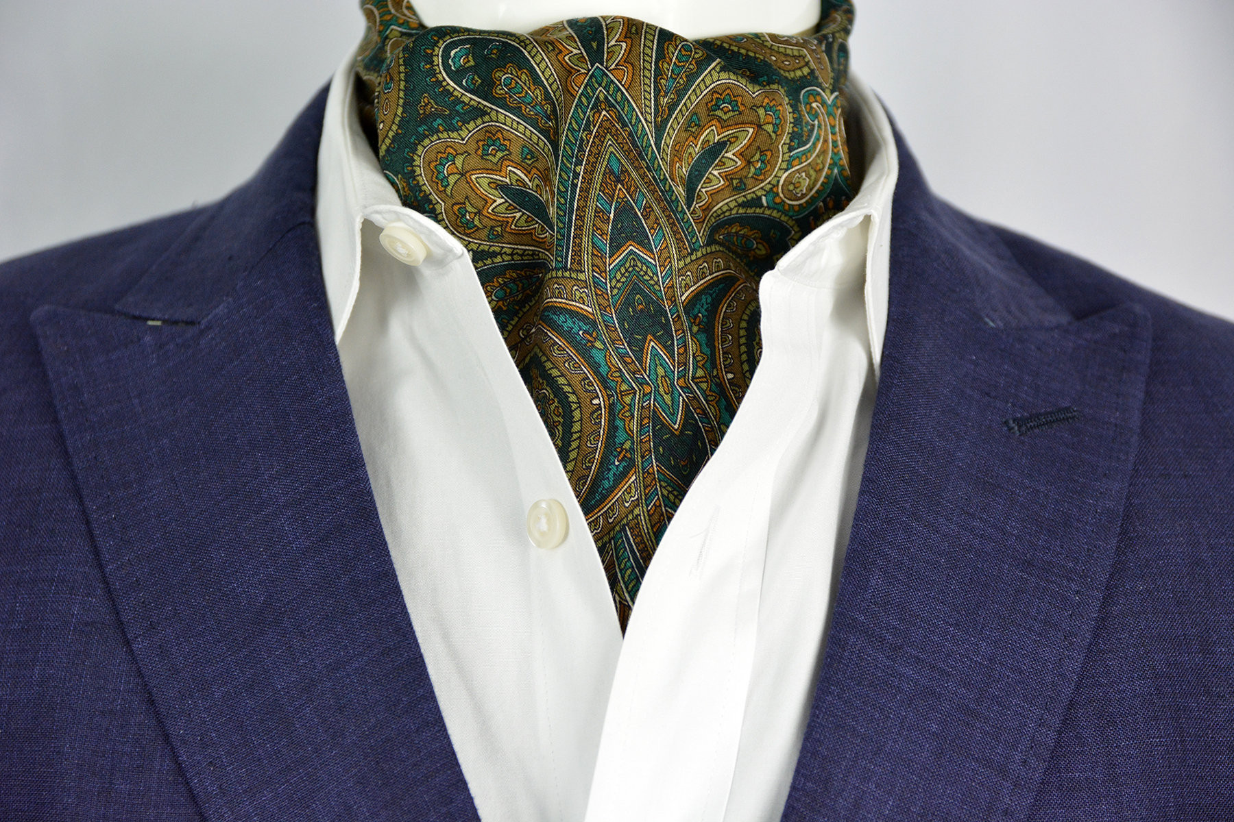 how to tie an ascot